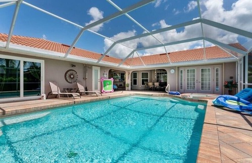 Deep Creek House | Spacious relaxing home with pool and spa