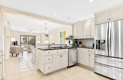 St. Augustine Beach Condo | Spacious Remodel|Bikes|Steps to Beach
