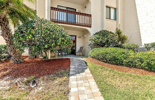 St. Augustine Beach Condo | Spacious Remodel|Bikes|Steps to Beach