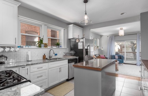 Tower Grove South House | Spacious remodeled Historical home - Family friendly &15 minutes to Everything!