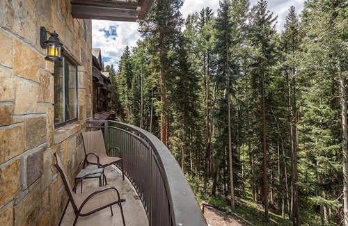 Mountain Village Condo | Spacious Renovated 2-Bedroom Mountain Village Escape