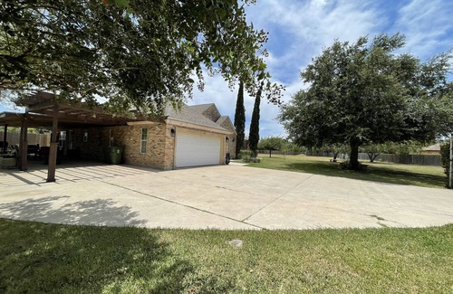 Brownsville House | Spacious Rental for Business Travelers & Family Getaways!