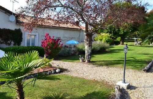 Angeduc Cottage | Spacious rental with heated pool, WIFI and pets allowed