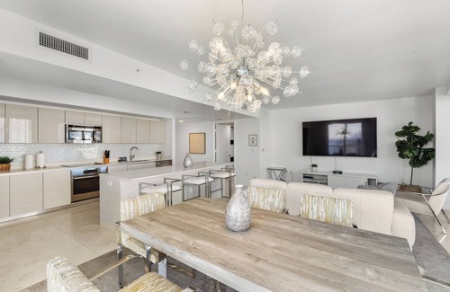 Hallandale Beach Condo | Spacious Resort Condo: Modern Comforts & Miami Vibes