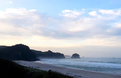 Whiritoa House | Spacious retreat, 1 minute walk to beach