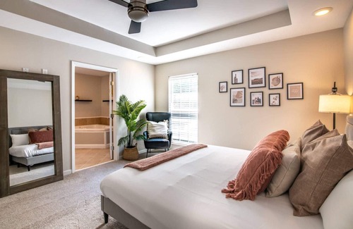 Glen Iris House | Spacious Retreat for All | Birmingham Getaway with Ping Pong Fun