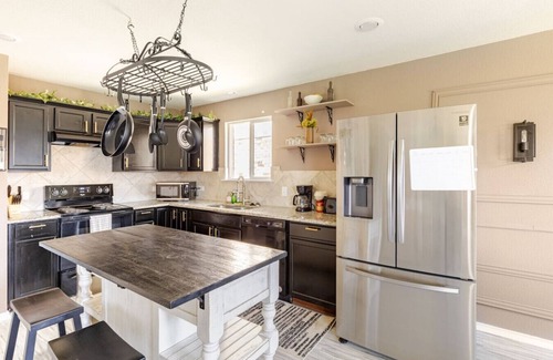 Fort Worth House | Spacious Retreat Hammock, Backyard Grill & Piano