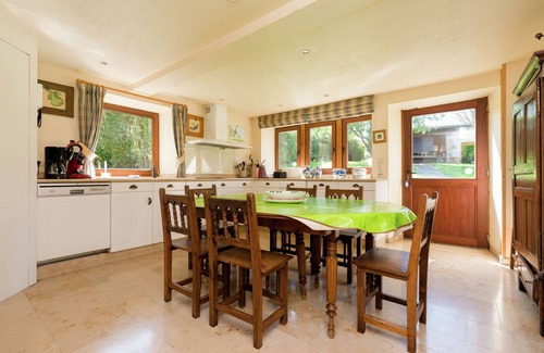Rendeux Villa | Spacious Retreat in Warizy