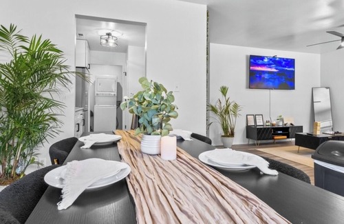 Charlotte House | Spacious Retreat near Uptown w/Hottub