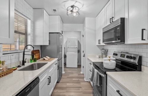 Charlotte House | Spacious Retreat near Uptown w/Hottub