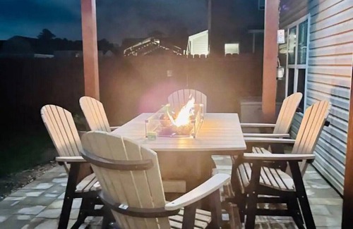 Swansboro House | Spacious Retreat Near Beaches & Camp Lejeune – Fire Pit & Pool Table!