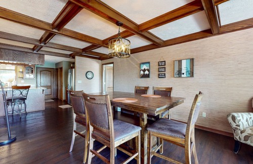 Eureka Springs House | Spacious Retreat with Serene Lake Views, Hot tub & Internet