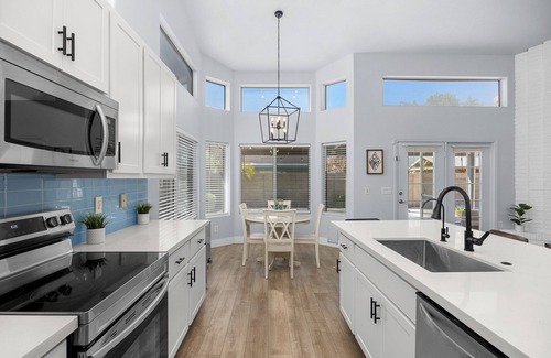 Pivotal Peoria Center House | Spacious Retreat w/Free Heated Pool – Close to Stadium & Ballparks!