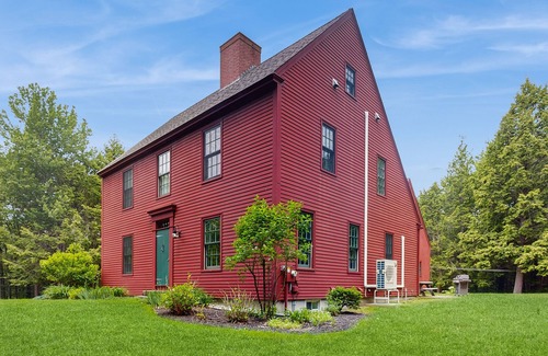 Freeport House | Spacious retreat with peaceful seclusion, Wifi, Patio & BBQ Grill