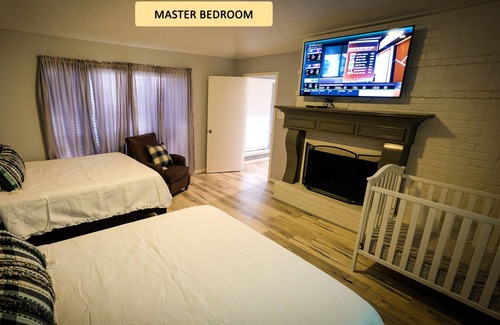 Pecan Grove House | Spacious Richmond Sleeps 10 - Patio on Golf Course