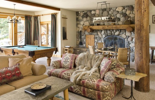 Gallatin Gateway House | Spacious Ridgetop Lodge