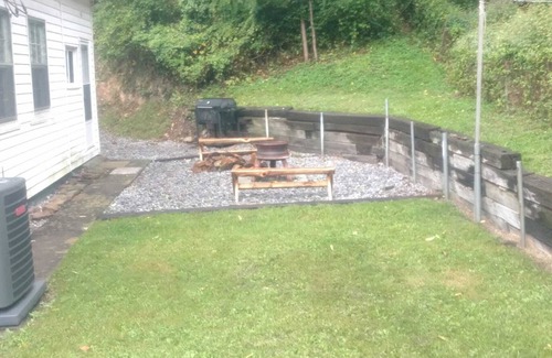 Northfork House | Spacious riding retreat 4 BR Outlaw House/ATV Riding 10beds-Large Parking