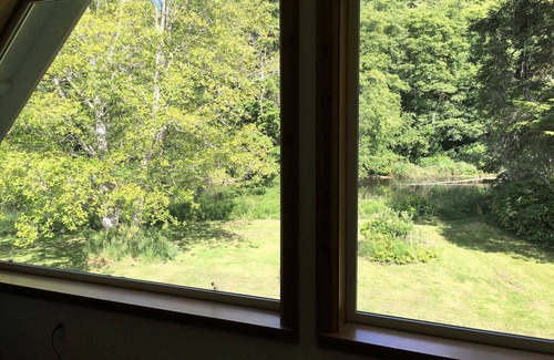 Yachats House | Spacious Riverfront Cabin, Eco-Friendly, Fireplace, Dogs welcome. Summer Pool.