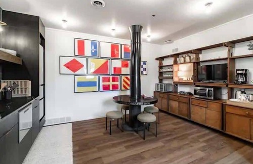 The Flats Apartment | Spacious Riverfront Suite - Close to Downtown