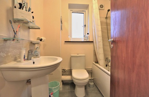 Chadwell House | Spacious room in a shared house