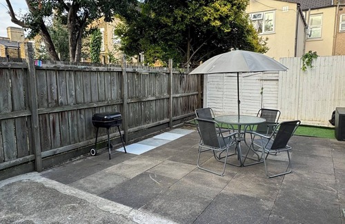 West Ham House | Spacious room in Greater London