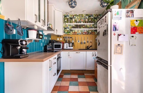 Lille Sud House | spacious room in tastefully decorated house