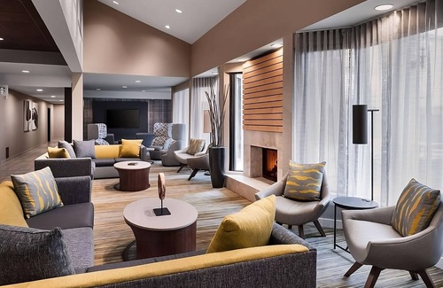 Middletown Hotel | Spacious Room w/2 Pools & Hot Tub Access - Ideal for Leisure or Business