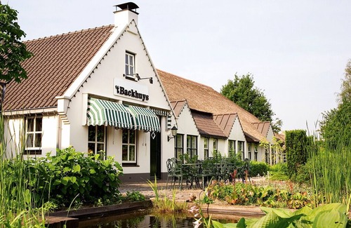Hoevelaken Hotel | Spacious Room w/Countryside Charm Near Nationaal Militair Museum