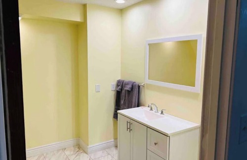 Moss Apartment | Spacious roomClean safe and comfort.