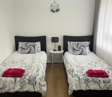 Shadwell House | Spacious rooms for rent 10 min from Tower Bridge