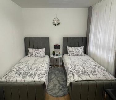 Shadwell House | Spacious rooms for rent 10 min from Tower Bridge