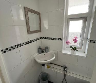 Shadwell House | Spacious rooms for rent 10 min from Tower Bridge