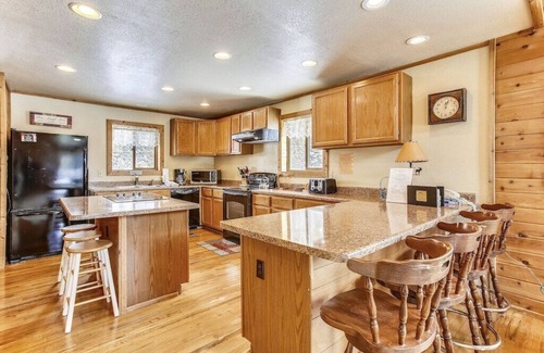 Sunny Slope House | Spacious Rustic Cabin, w Deep Powder, w/Mountain Views