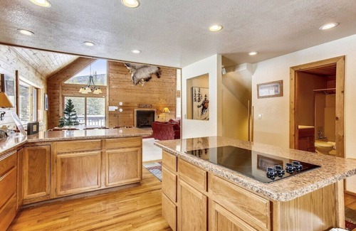 Sunny Slope House | Spacious Rustic Cabin, w Deep Powder, w/Mountain Views