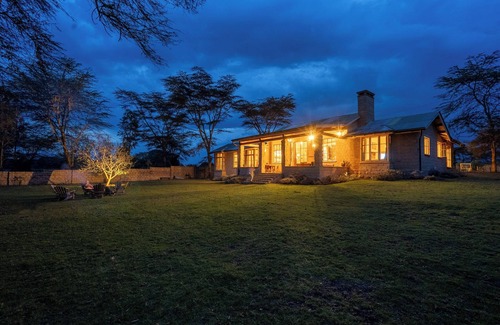 Naivasha House | Spacious safari villa with 3 suites, gardens, and wildlife views on Lake Naivasha.