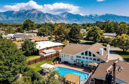 South Salt Lake House | Spacious Salt Lake Retreat with 3 Bed, 3 Bath, Private Pool, Garage Parking +