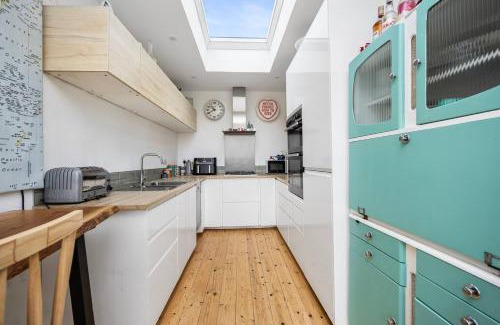 Brighton House | Spacious Saltdean Seaside Home Ample Free Parking Pass The Keys