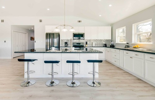 Barrett House | Spacious San Jacinto River Home w/Waterfront Deck