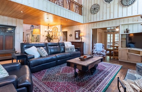 Sapphire Cottage | Spacious Sapphire Home w/ Fire Pit & Pool Access