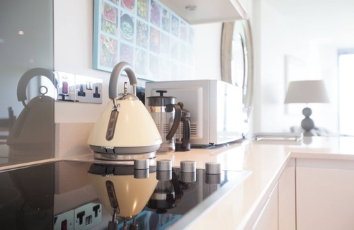 Newquay Apartment | Spacious Sea View Apartment | Sleeps 8 | Dog-Friendly | Pool Access