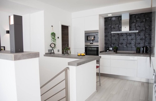 Torremolinos House | Spacious Sea View Penthouse with Sea View, Wi-Fi & Terrace