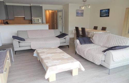 Nieuwpoort-Bad Apartment | Spacious Seafront Family Stay