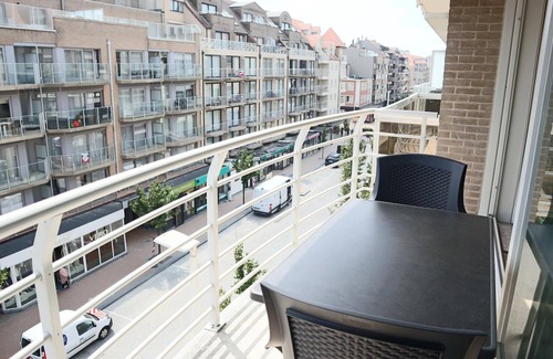 Nieuwpoort-Bad Apartment | Spacious Seafront Family Stay