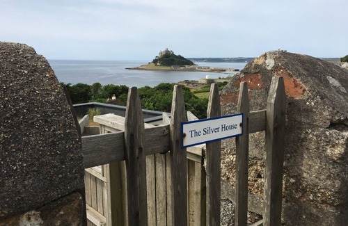 Marazion Cottage | Spacious seaside cottage with fantastic views across the bay