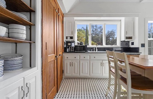 Pass Christian Condo | Spacious Seaside 5 bedroom 3.5 bath condo Across From Beach & Heart of Downtown