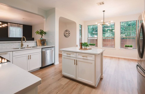 Georgetown House | Spacious & Serene 4 Bedroom Retreat in Charming Georgetown, Texas!