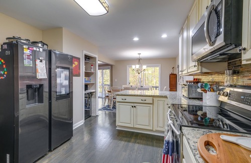 Clifton House | Spacious & Serene Lake Ridge Retreat w/Game Room!