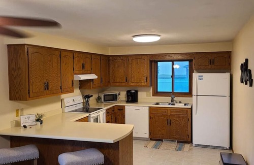 Neenah Apartment | Spacious single story near many hospitals!