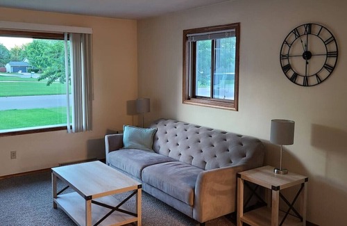 Neenah Apartment | Spacious single story near many hospitals!