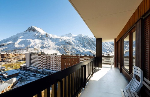 Tignes le Lac Apartment | Spacious Ski-in/Ski-out Apartment with Balcony, Sleeps 9